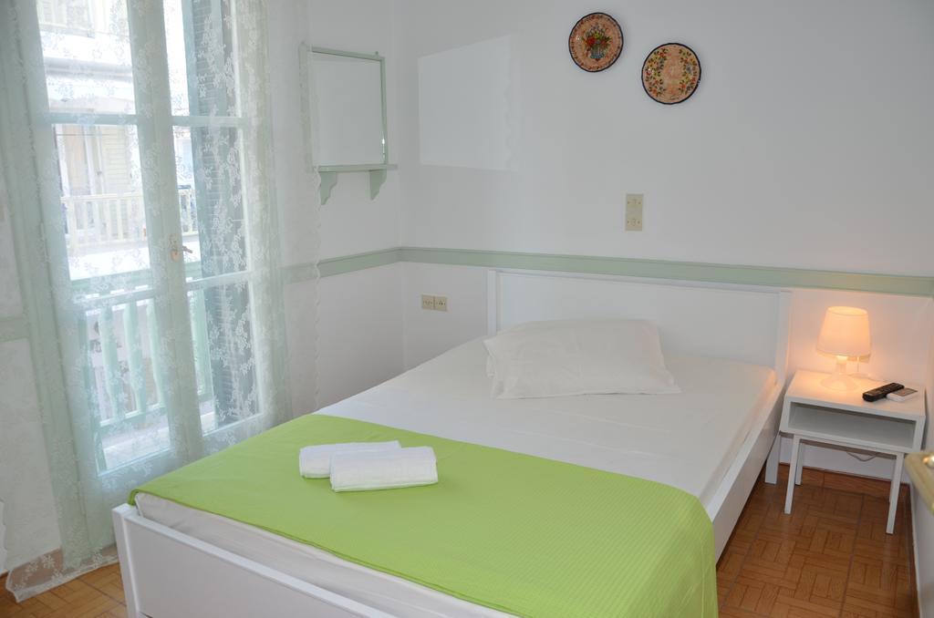 Aegli Rooms Tínos Szoba fotó