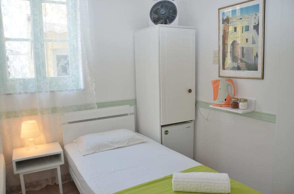 Aegli Rooms Tínos Szoba fotó
